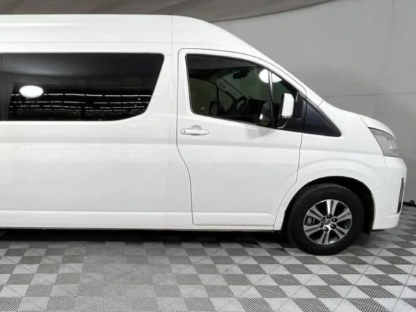Quantum GL: 13 Seater